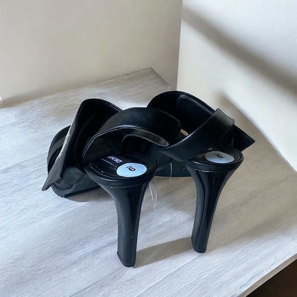 DKNY Slingback Heeled Sandals- Black-Silver Hardware NWT Size 9 Romantic…Gothic - Picture 16 of 16